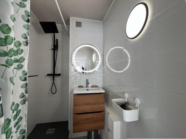 Shower, Bathroom