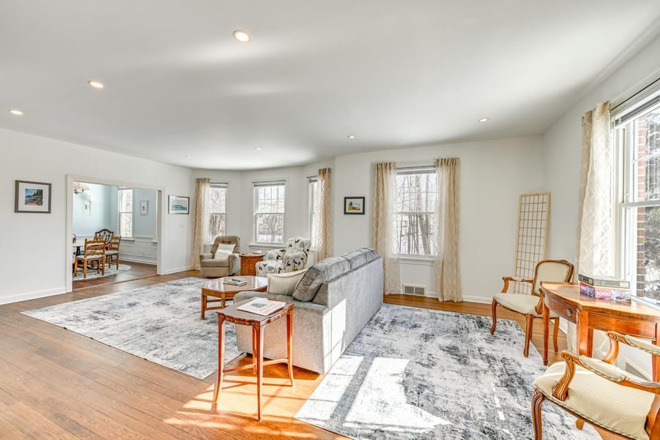 Bright Home Near Pine Lake with Deck and Yard House in La Porte