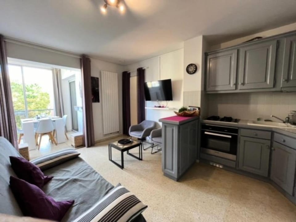 Bed, furniture, kitchen