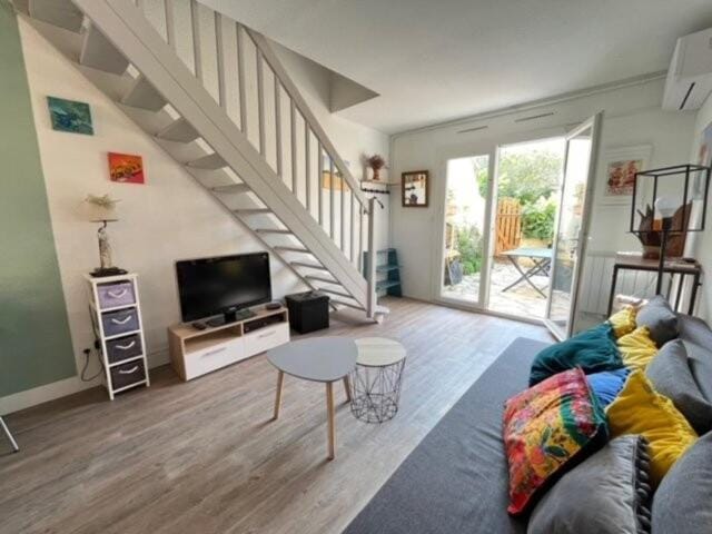 Bed, fireplace