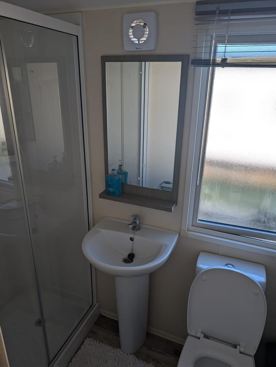 Shower, Toilet
