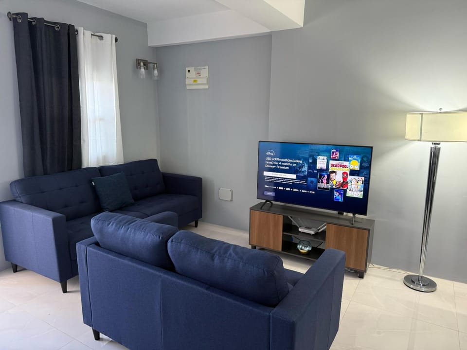TV and multimedia, Living room, Seating area, Evening entertainment