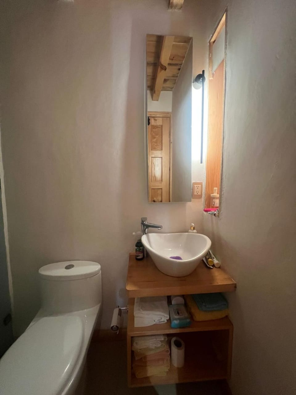 Toilet, Bathroom, towels