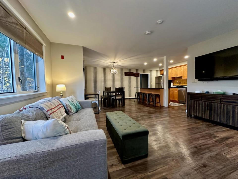 The Sunup Suite with 2BR House in Mendon