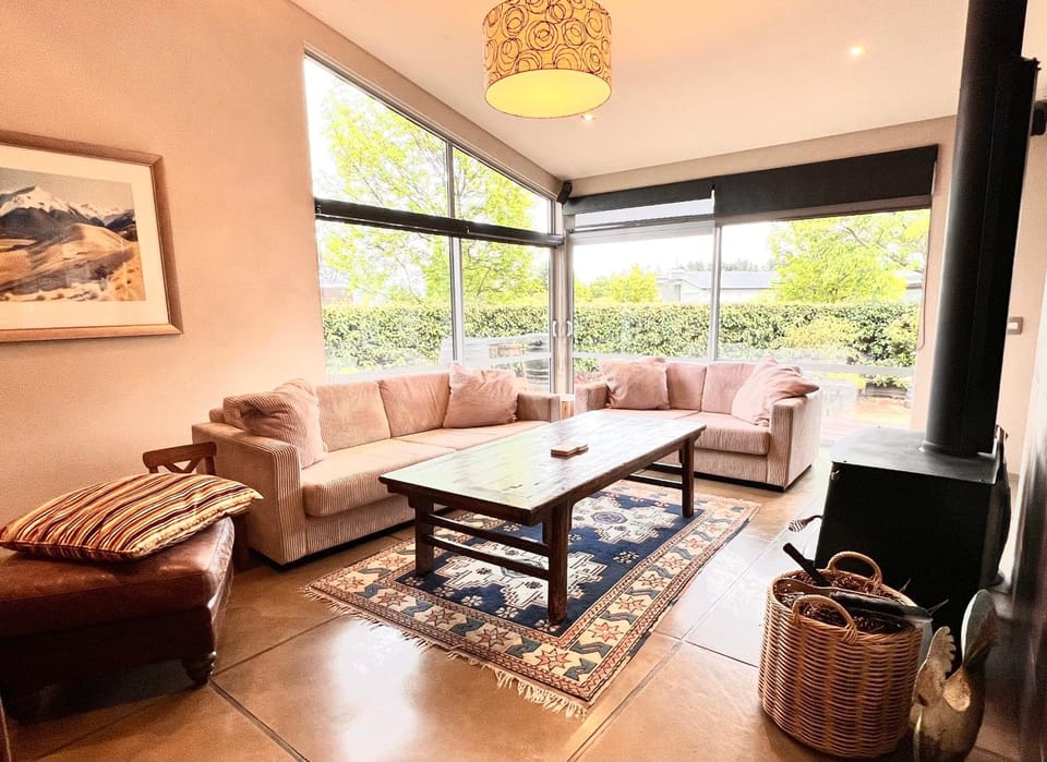 Living room, Seating area, fireplace