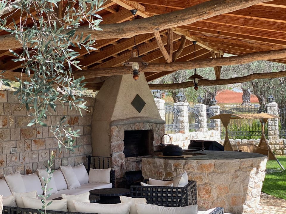 Patio, BBQ facilities