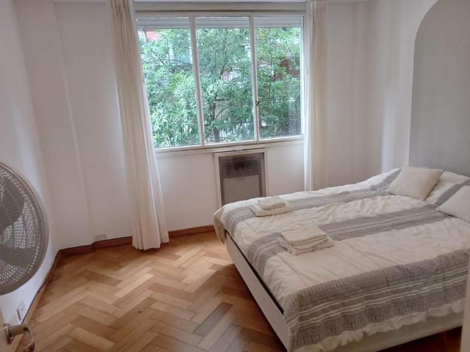Muy cómodo y amplio semi piso en Recoleta, una de las mejores zonas de Buenos Aires Apartment in Buenos Aires