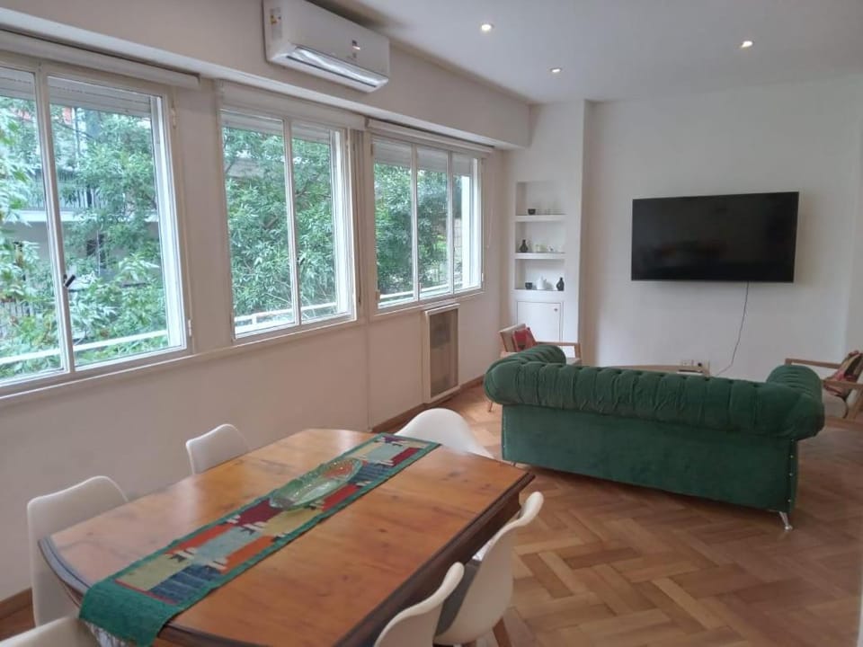 TV and multimedia, Seating area, Dining area, air conditioner