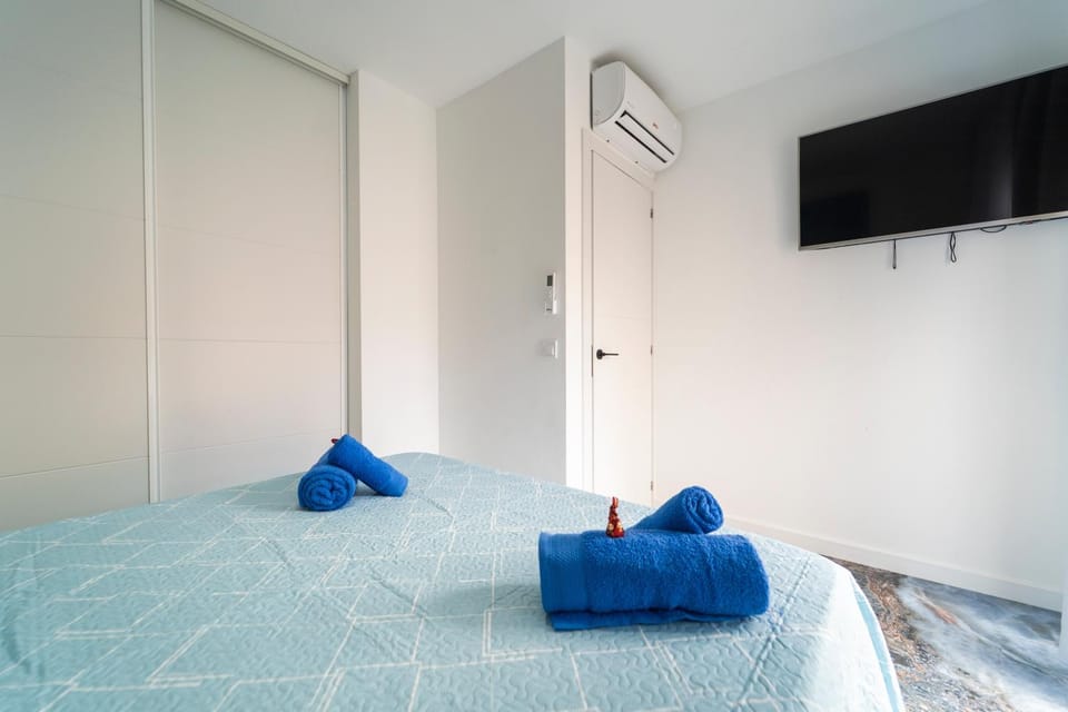 Bed, TV and multimedia, Bedroom, towels, wardrobe, air conditioner