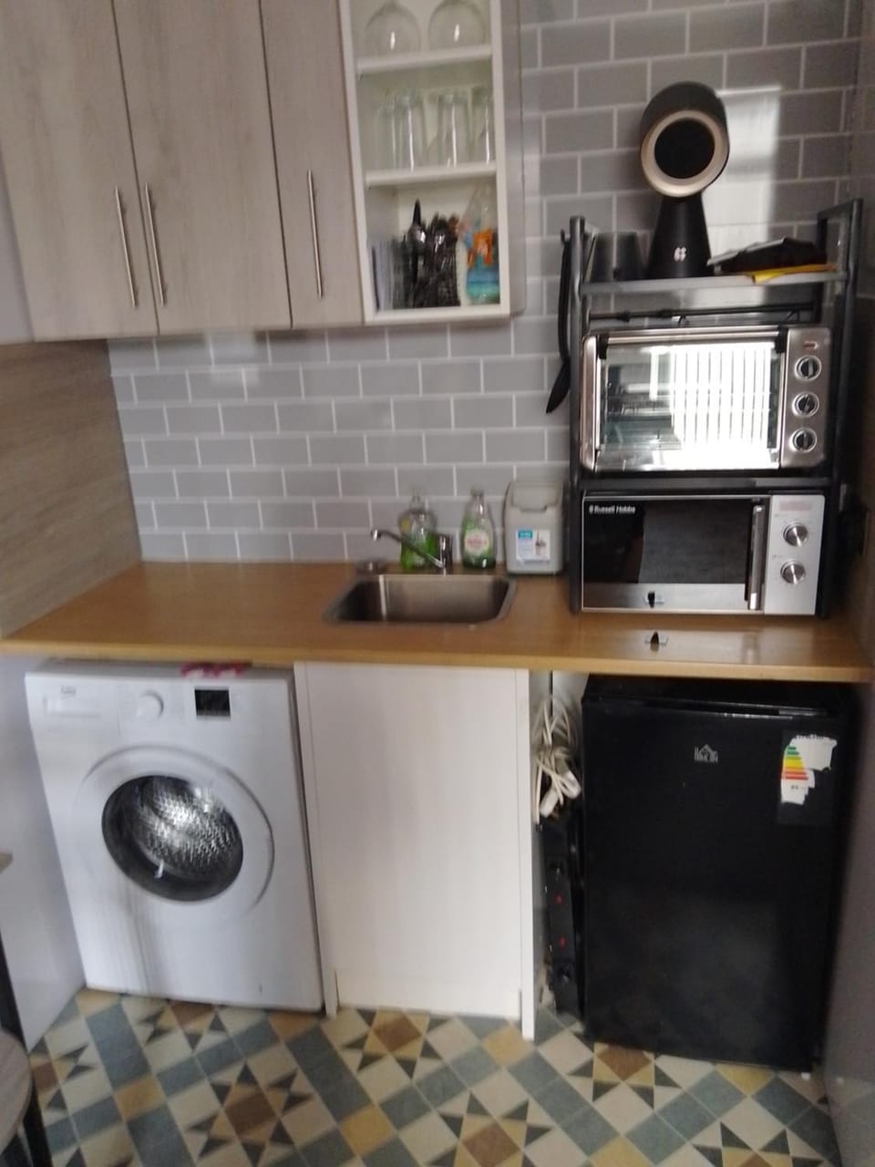 Coffee/tea facilities, Kitchen or kitchenette, oven, stove, toaster, washing machine