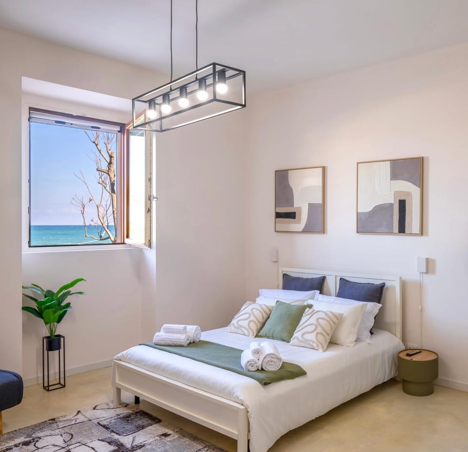 Bed, View (from property/room), View (from property/room), Bedroom, Sea view, Sea view
