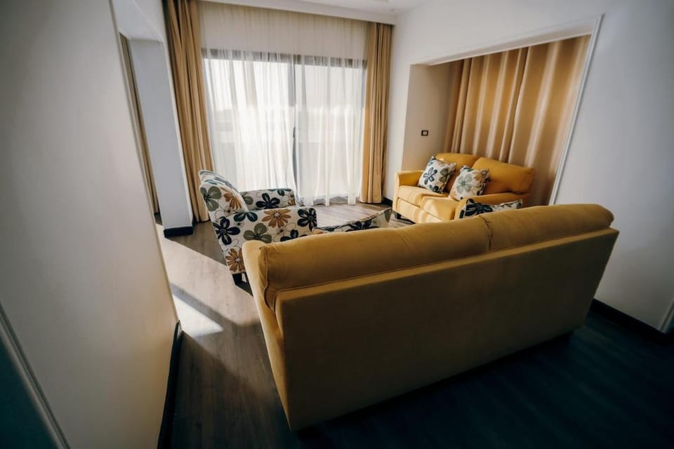 Luxurious 320m2 BalconyView Nile Apartment in Cairo