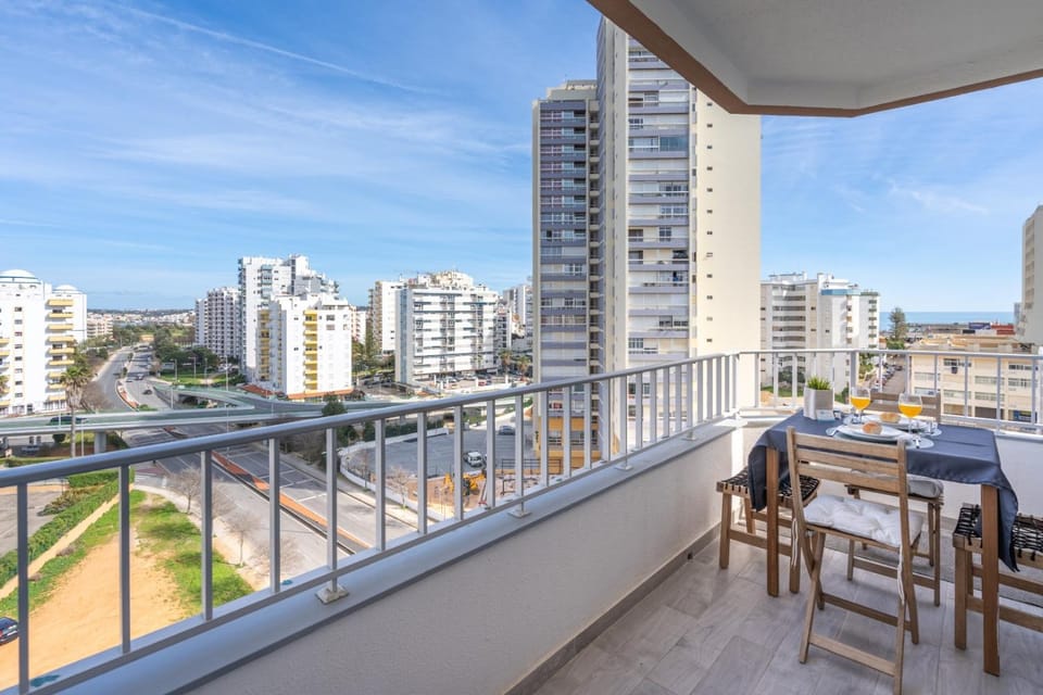Spring, Off site, Day, Summer, View (from property/room), Balcony/Terrace, Photo of the whole room, Decorative detail, Decorative detail, Dining area, Autumn, On site, Guests, City view, children, older children, Family, internet