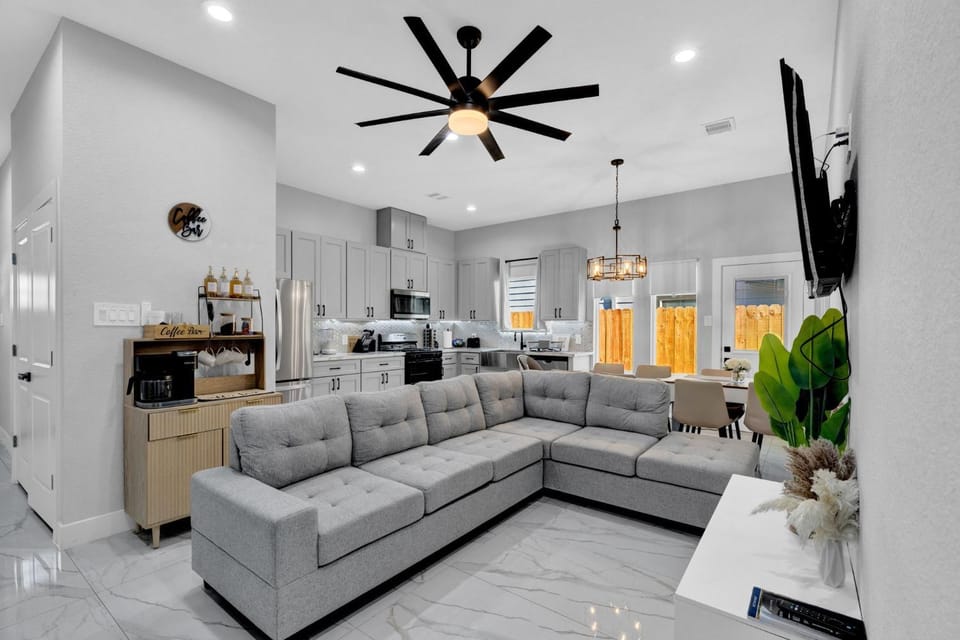 10 Mins from NRG 3BR 3BA House in Houston