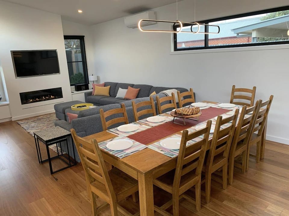Living room, Seating area, Dining area