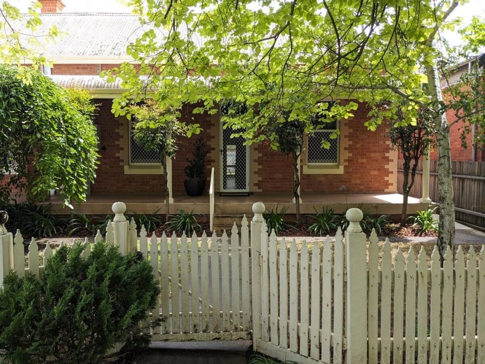 Heritage Chic in Central Albury House in Wodonga