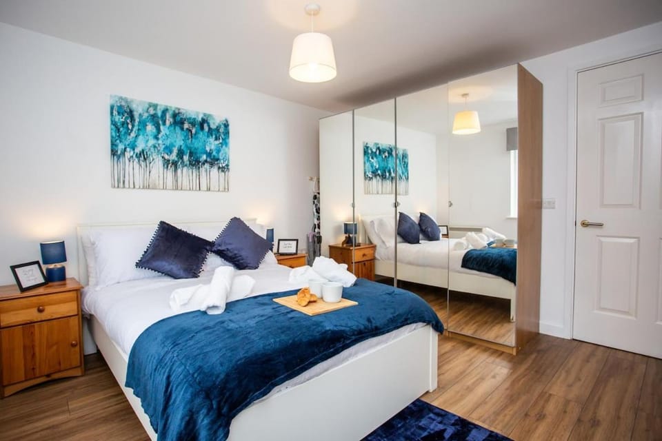 Bed, Photo of the whole room, Bedroom, towels, wardrobe