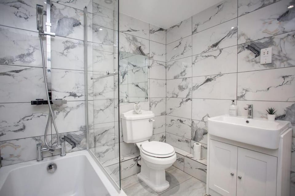 Shower, Toilet, Bathroom, Bath