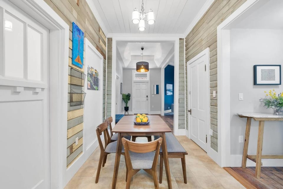 Charming 3BR Gem - Minutes to Rainey St and Downtown House in Austin