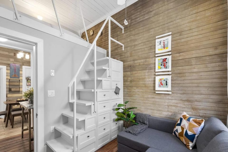 Charming 3BR Gem - Minutes to Rainey St and Downtown House in Austin