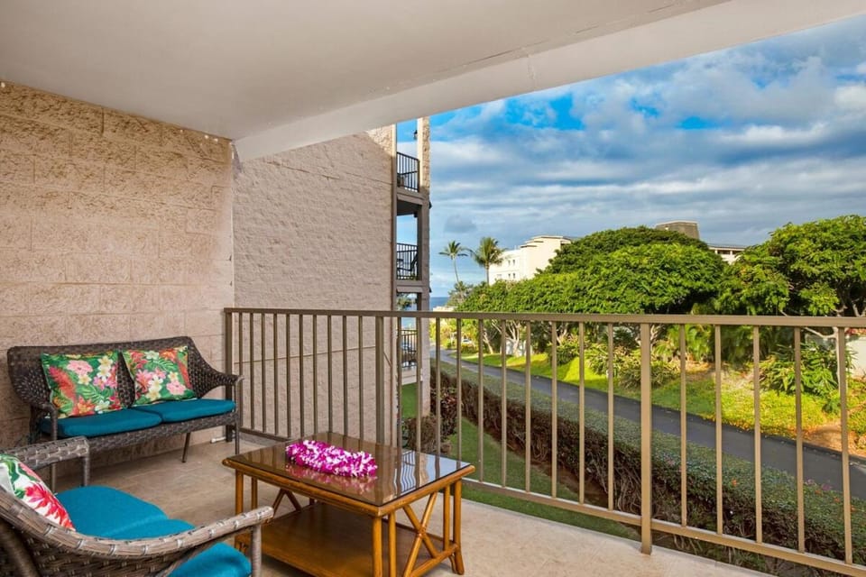 Kihei Oceanfront Paradise Ocean View AC Pool Hot tub 2 King Beds 2 Sofa Beds Apartment in Kihei