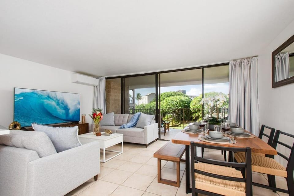 Kihei Oceanfront Paradise Ocean View AC Pool Hot tub 2 King Beds 2 Sofa Beds Apartment in Kihei