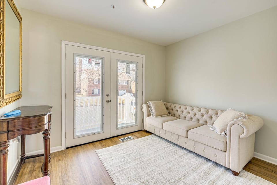 5 Mi to Smithsonian Museum: Apt in DC Apartment in Mount Rainier