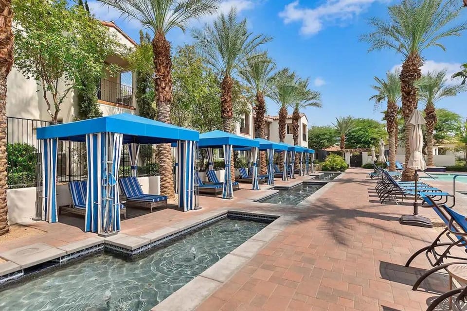 Luxury 1BR Suite Living Room, Patio, Fp & Kitchen, 12 pools -Legacy Villas House in Indian Wells
