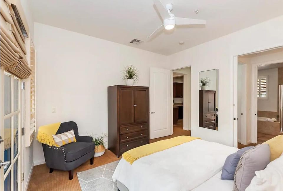 Luxury 1BR Suite Living Room, Patio, Fp & Kitchen, 12 pools -Legacy Villas House in Indian Wells