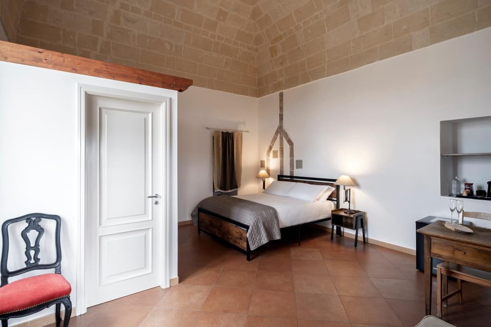 Bed, Photo of the whole room, Dining area, Bedroom