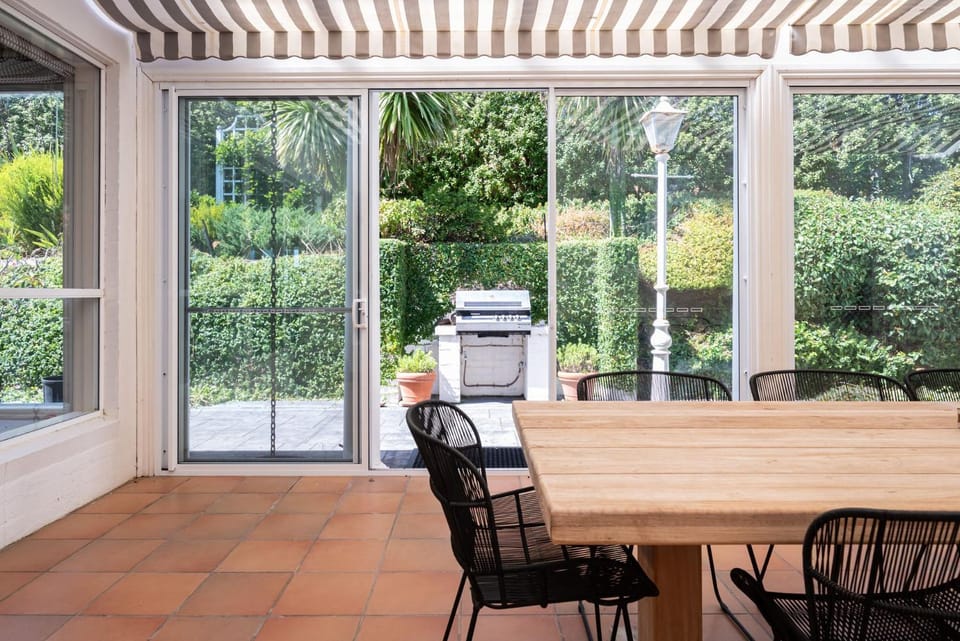 Patio, Day, BBQ facilities, Garden, Dining area