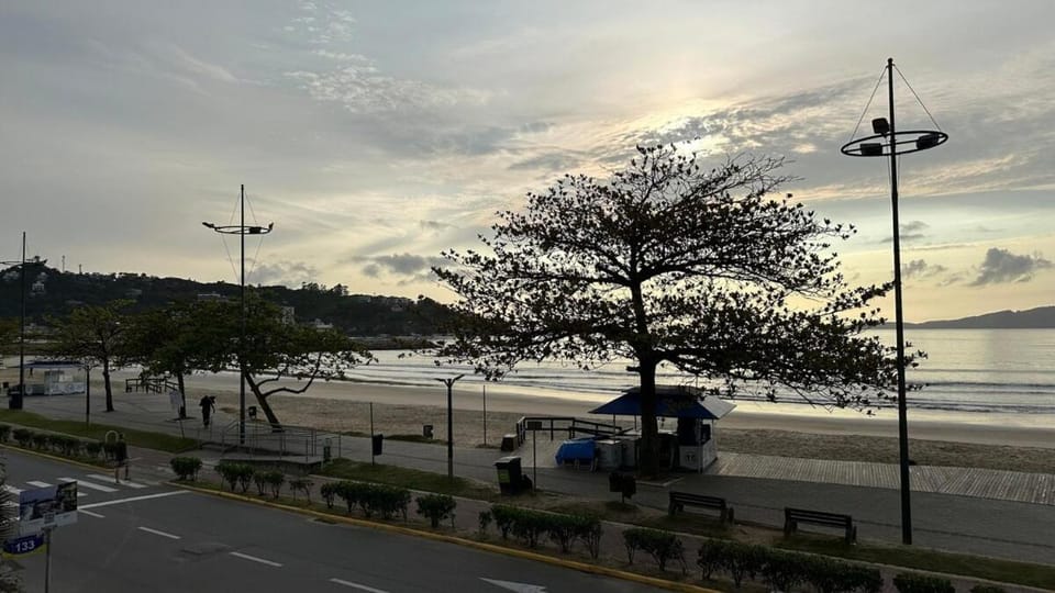 Apto beira mar Itapema Apartment in Itapema