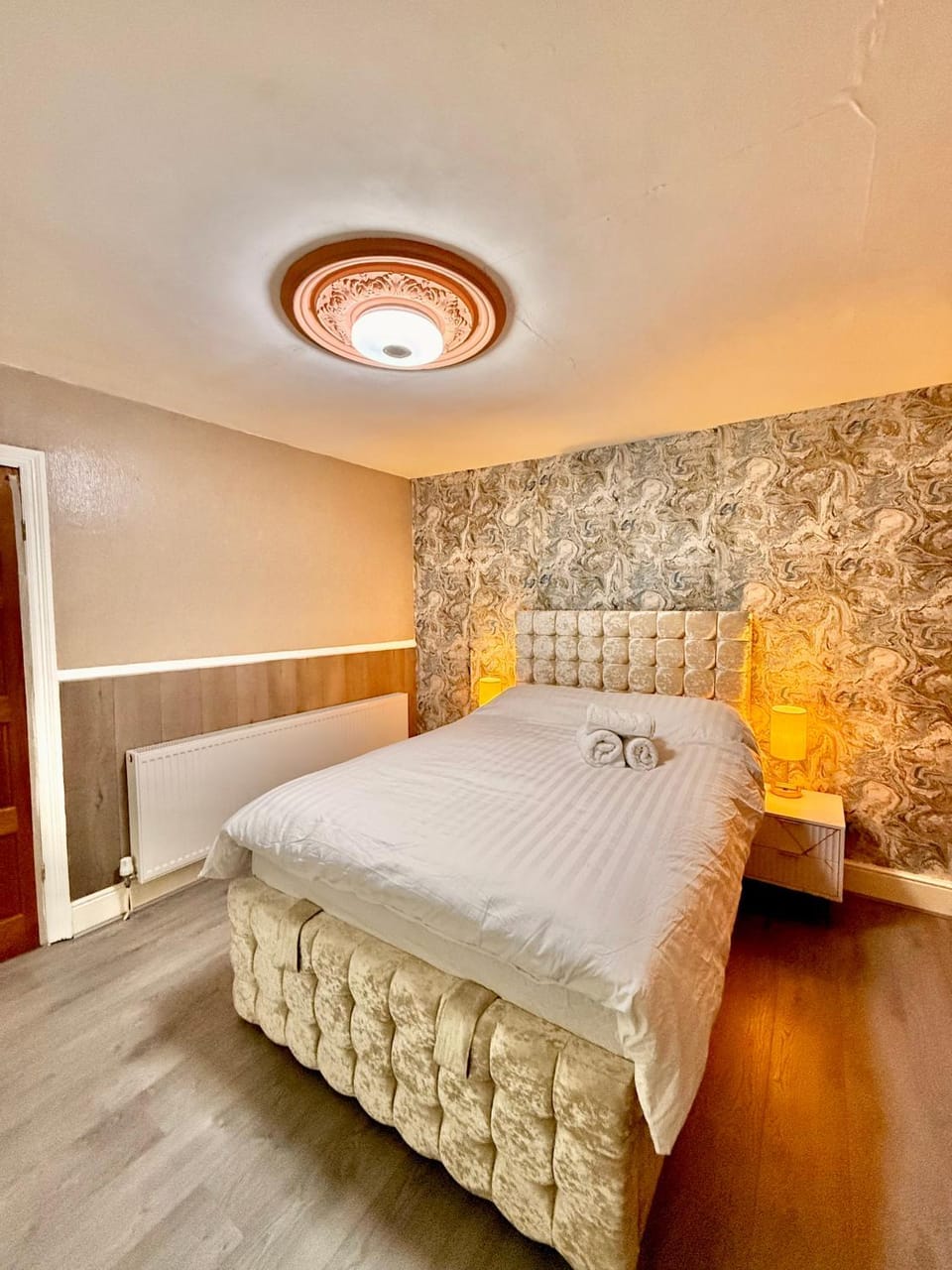 Photo of the whole room, Bedroom