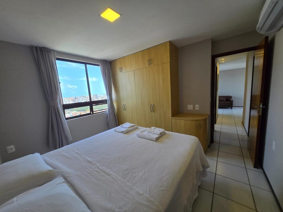 Bedroom, locker