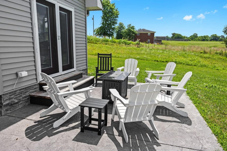 Bourbon Trail Getaway Jacuzzi Tub Scenic Views House in Indiana