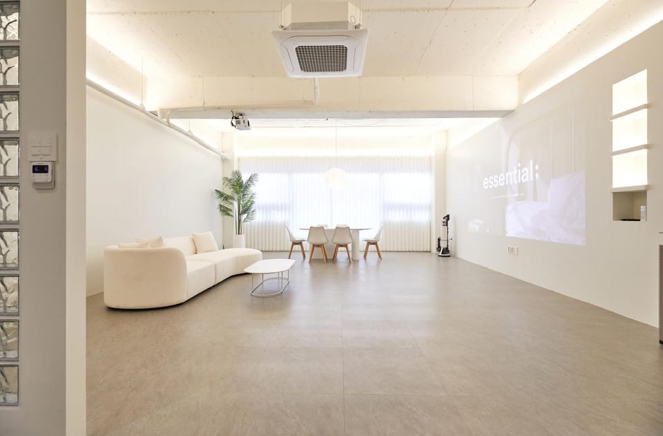 Living room, Seating area, air conditioner