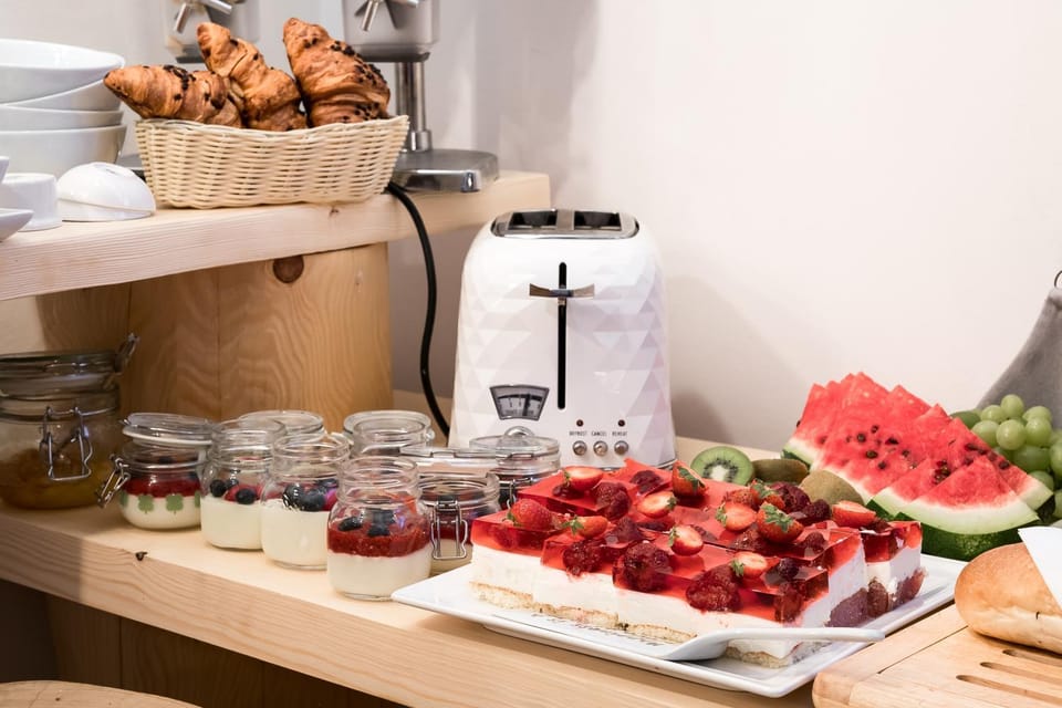 Food and drinks, Breakfast, Continental breakfast, Buffet breakfast
