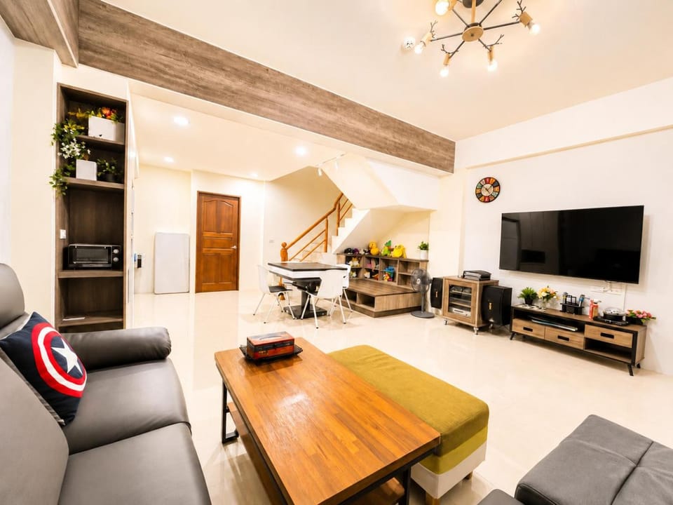 TV and multimedia, Kitchen or kitchenette, Living room, Dining area