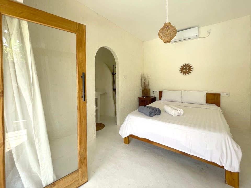 Serene Tropical Oasis 2BR Private Pool Villa Canggu's Heart House in North Kuta