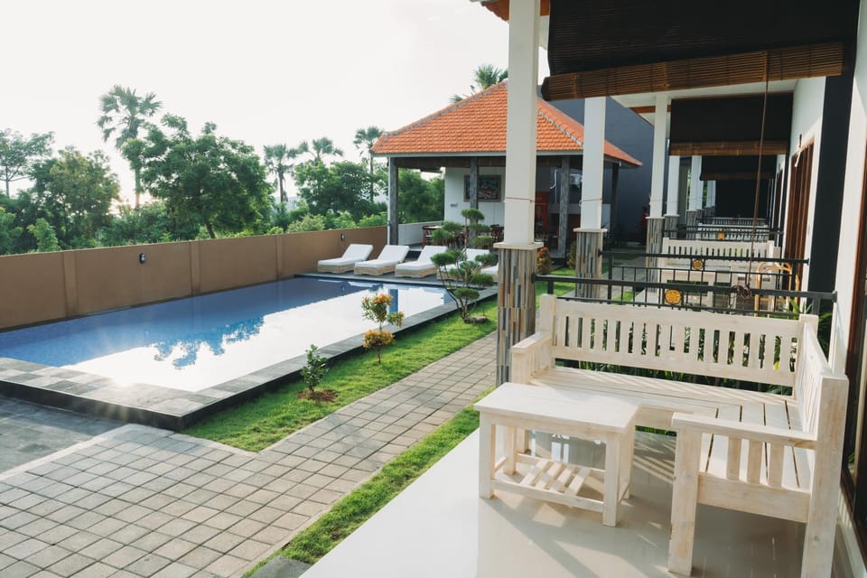 Restaurant/places to eat, Garden, Pool view