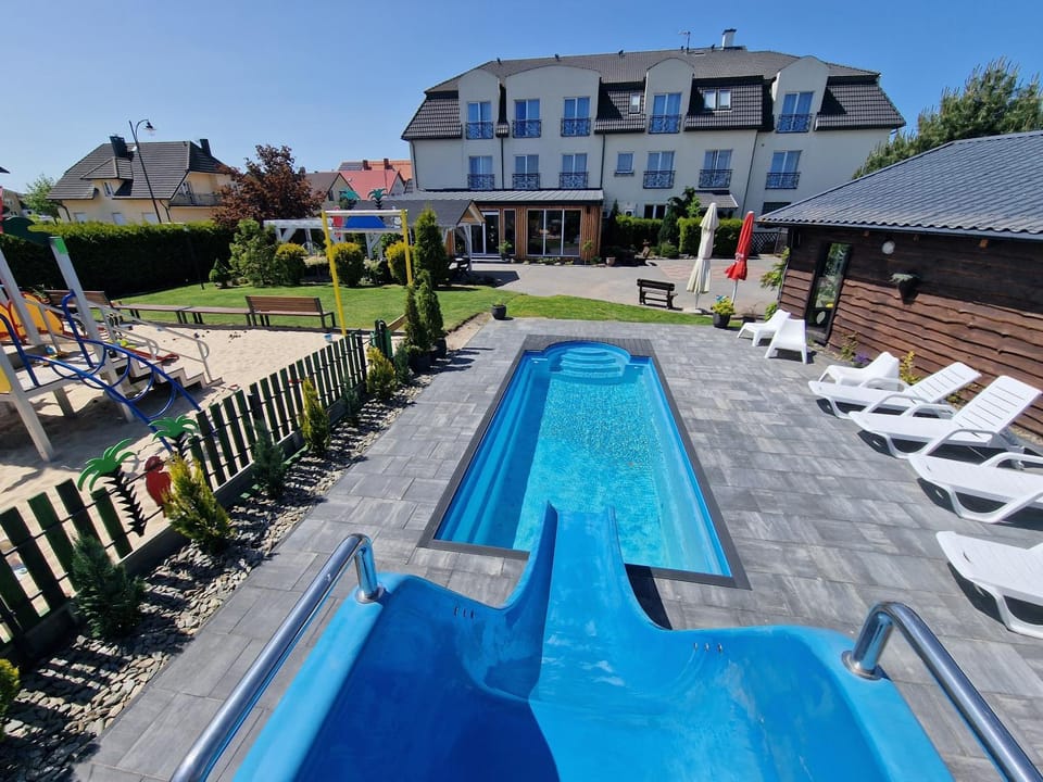 Swimming pool, Swimming pool