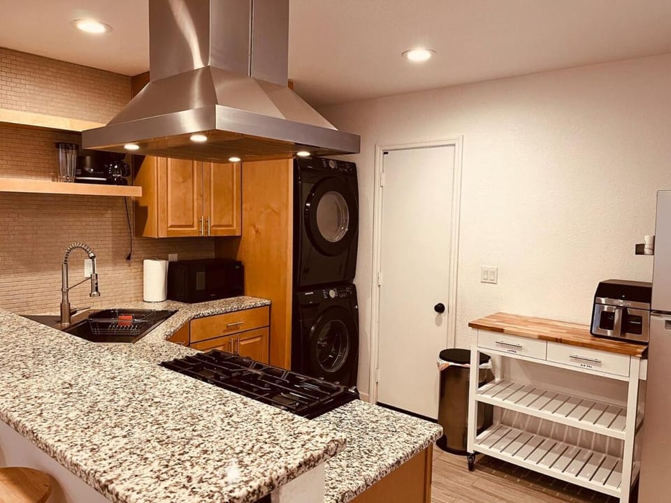 Kingman Gold 2BR Retreat at the Heart of Rt 66 Apartment in Kingman