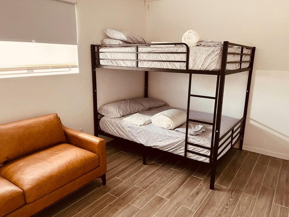 Kingman Gold 2BR Retreat at the Heart of Rt 66 Apartment in Kingman
