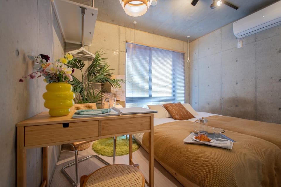 Bed, Bedroom, towels, air conditioner