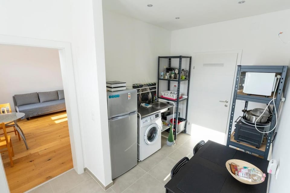 Kitchen or kitchenette, Seating area, washing machine