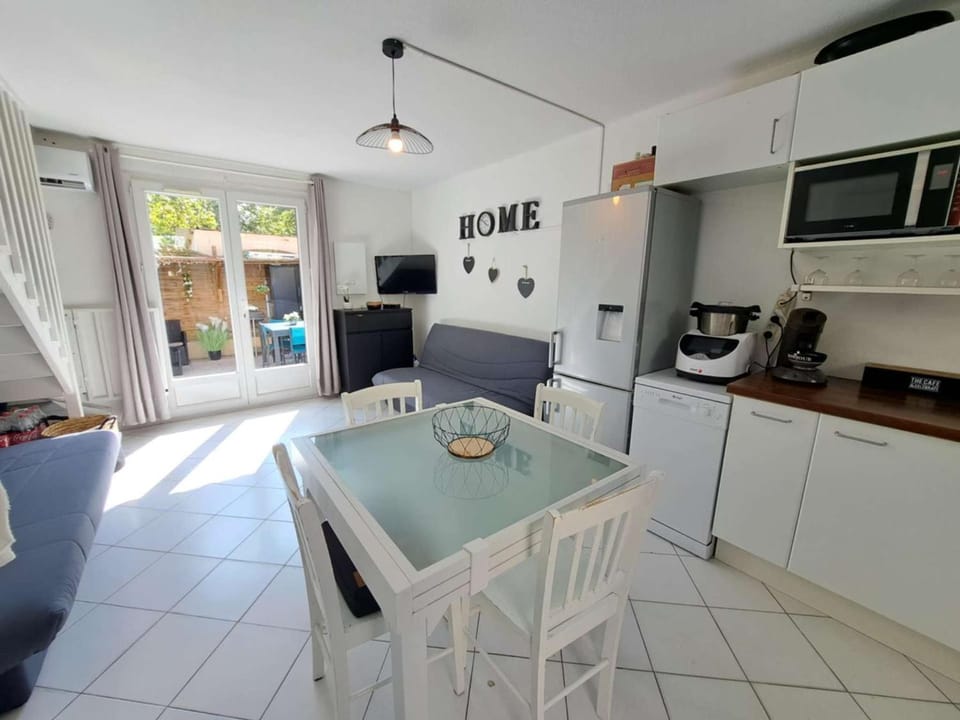 Maison mitoyenne climatisée 7 pers. avec piscine et parking à Marseillan-Plage - FR-1-326-848 Apartment in Marseillan