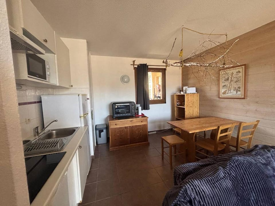 Appartement 3 pièces aux Angles avec balcon et parking - FR-1-593-127 Apartment in Catalonia