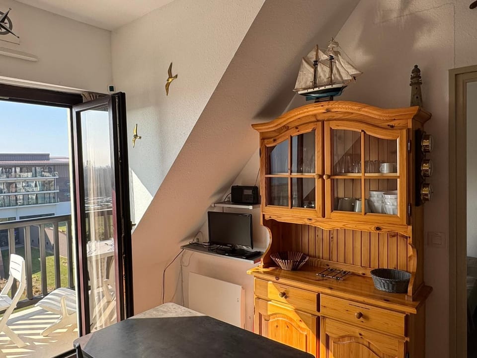 Appartement 2 pièces accès direct plage, animaux acceptés, Wifi - FR-1-487-378 Apartment in Cabourg