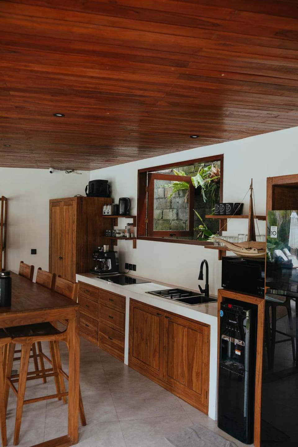 Kitchen or kitchenette, Communal kitchen