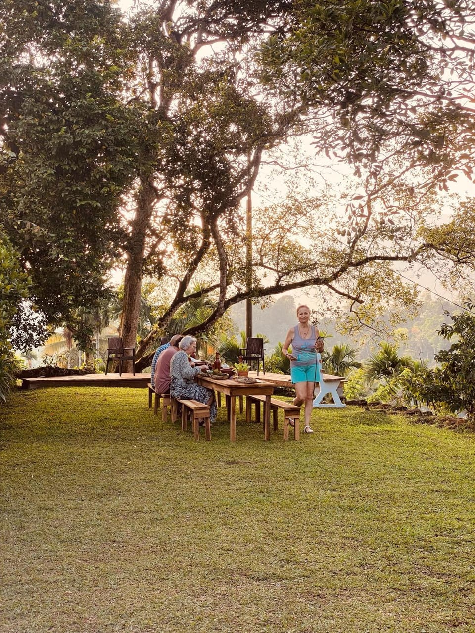 Natural landscape, Garden, Dining area, Guests, Garden view, Breakfast, group of guests, Family